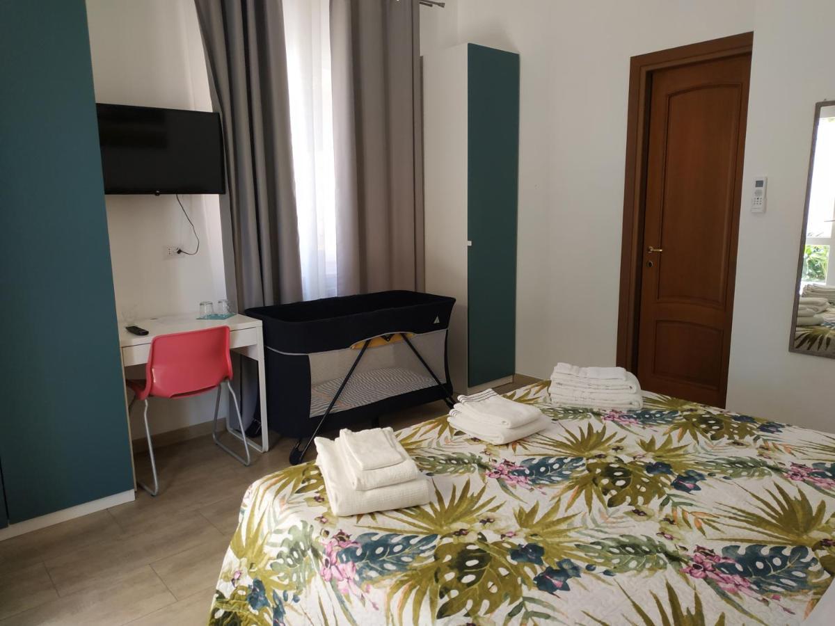 Bed and Breakfast Un Passo Dal Mare Fiumicino Exteriér fotografie A room at the hotel